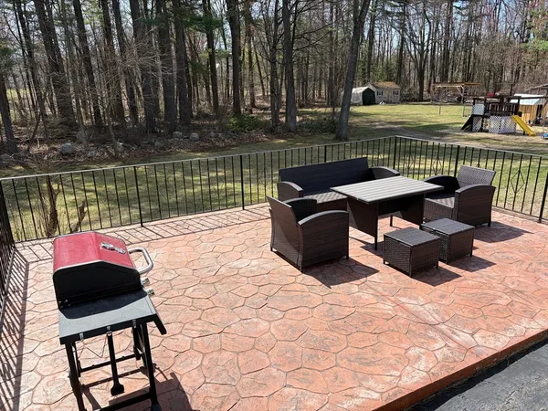 $800,000 | 8 Barry Drive, Chelmsford, MA 01863