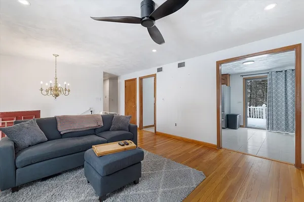 $800,000 | 8 Barry Drive, Chelmsford, MA 01863