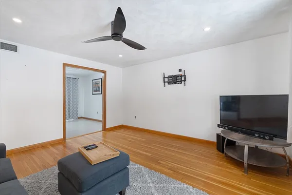 $800,000 | 8 Barry Drive, Chelmsford, MA 01863