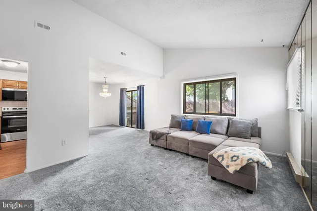 $163,900 | 32 Chiswick Drive, Lindenwold, NJ 08021