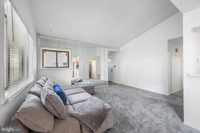 $163,900 | 32 Chiswick Drive, Lindenwold, NJ 08021