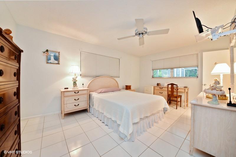 438 Dover Road Tequesta, FL 33469 - Photo 6 of 10 a room with a bed and a table