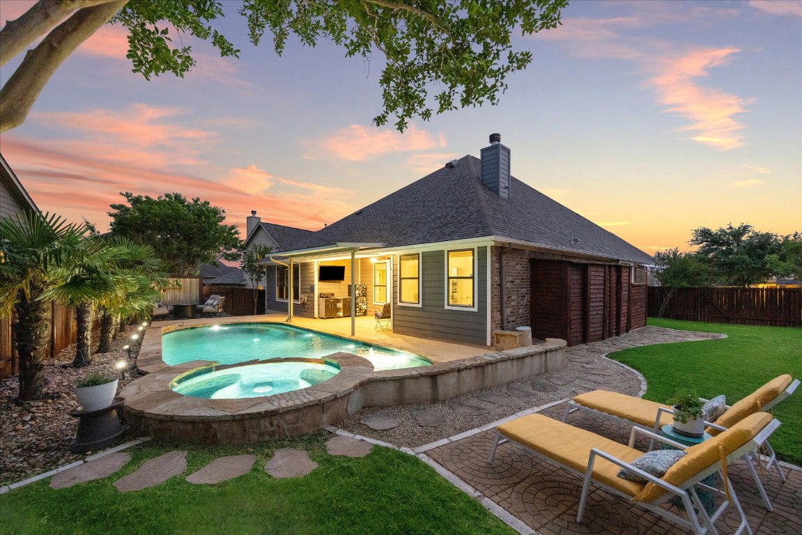 a view of an house with backyard space and garden
