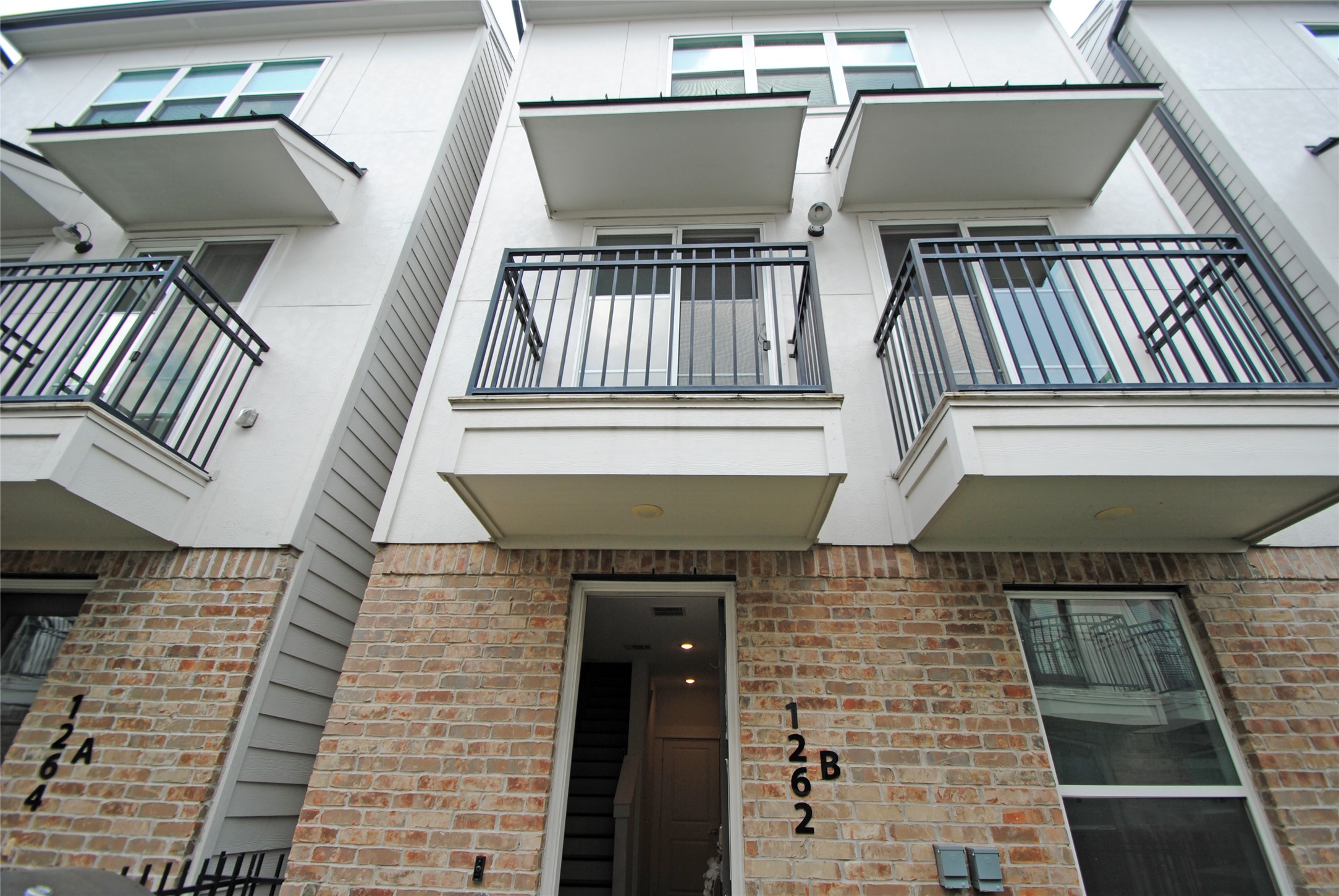 a view of entryway with a front door