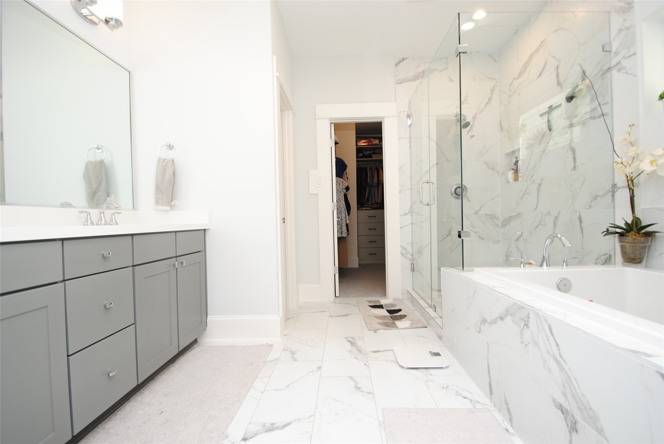 1262 North Post Oak Road, Unit B Houston, TX 77055 - Photo 30 of 44 a bathroom with a tub sink and mirror