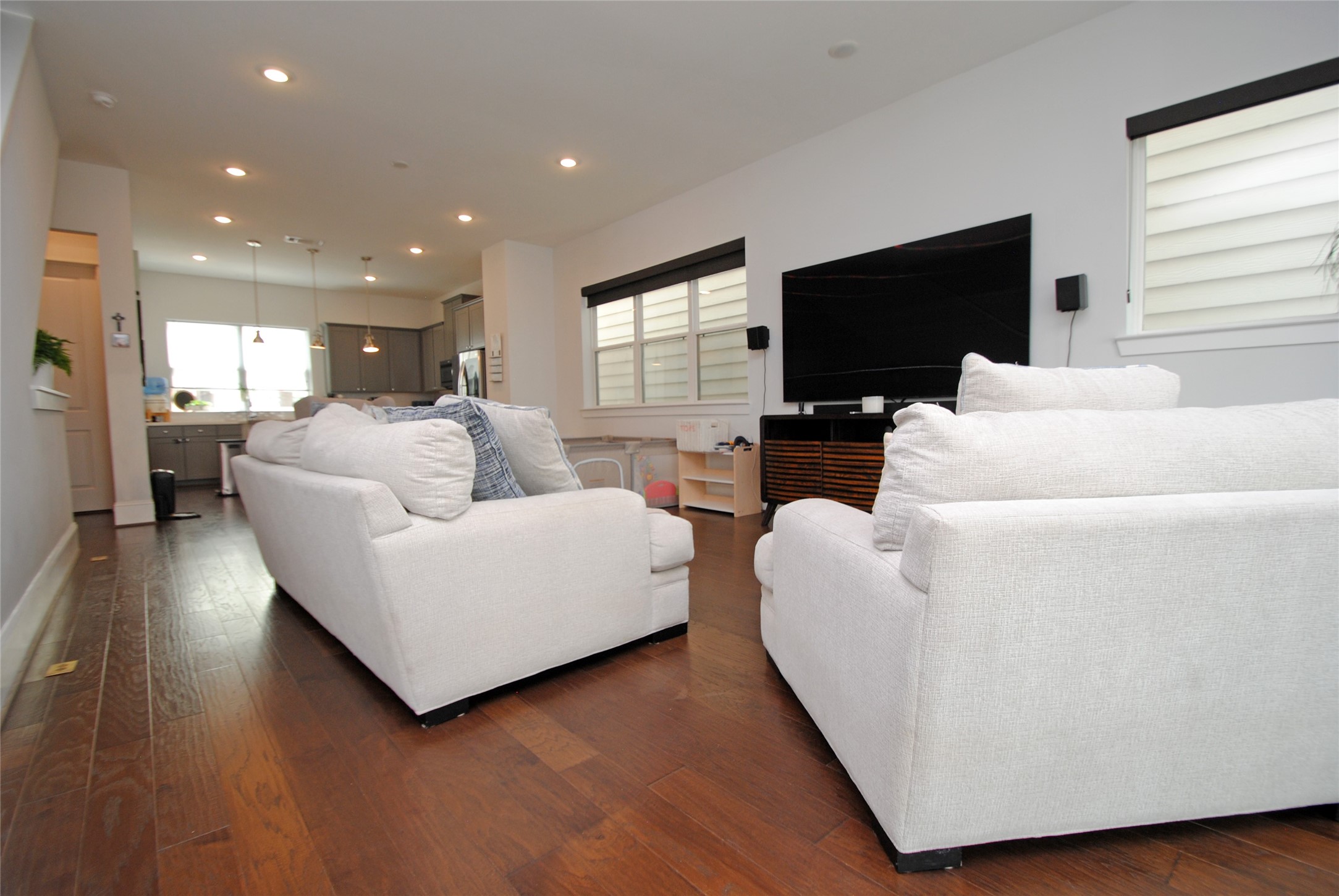 1262 North Post Oak Road, Unit B Houston, TX 77055 - Photo 43 of 44 a living room with furniture and a flat screen tv