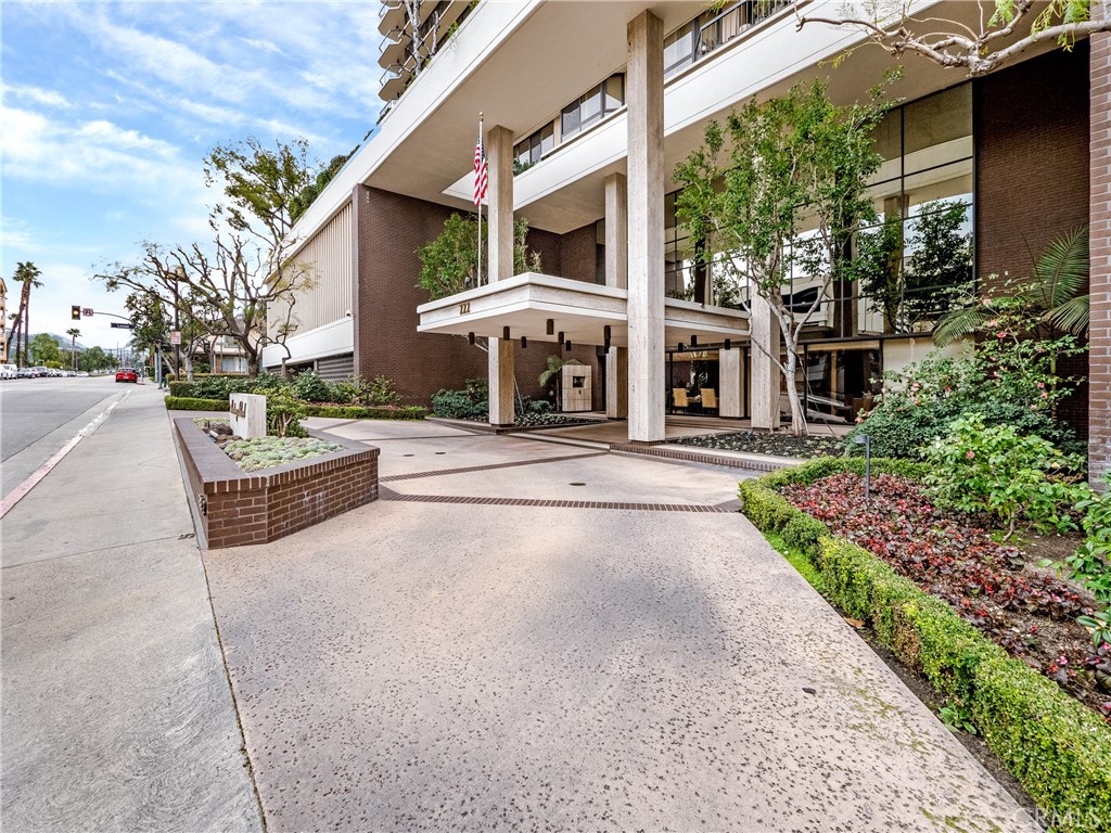 222 Monterey Road, Unit 805 Glendale, CA 91206 - Photo 2 of 49