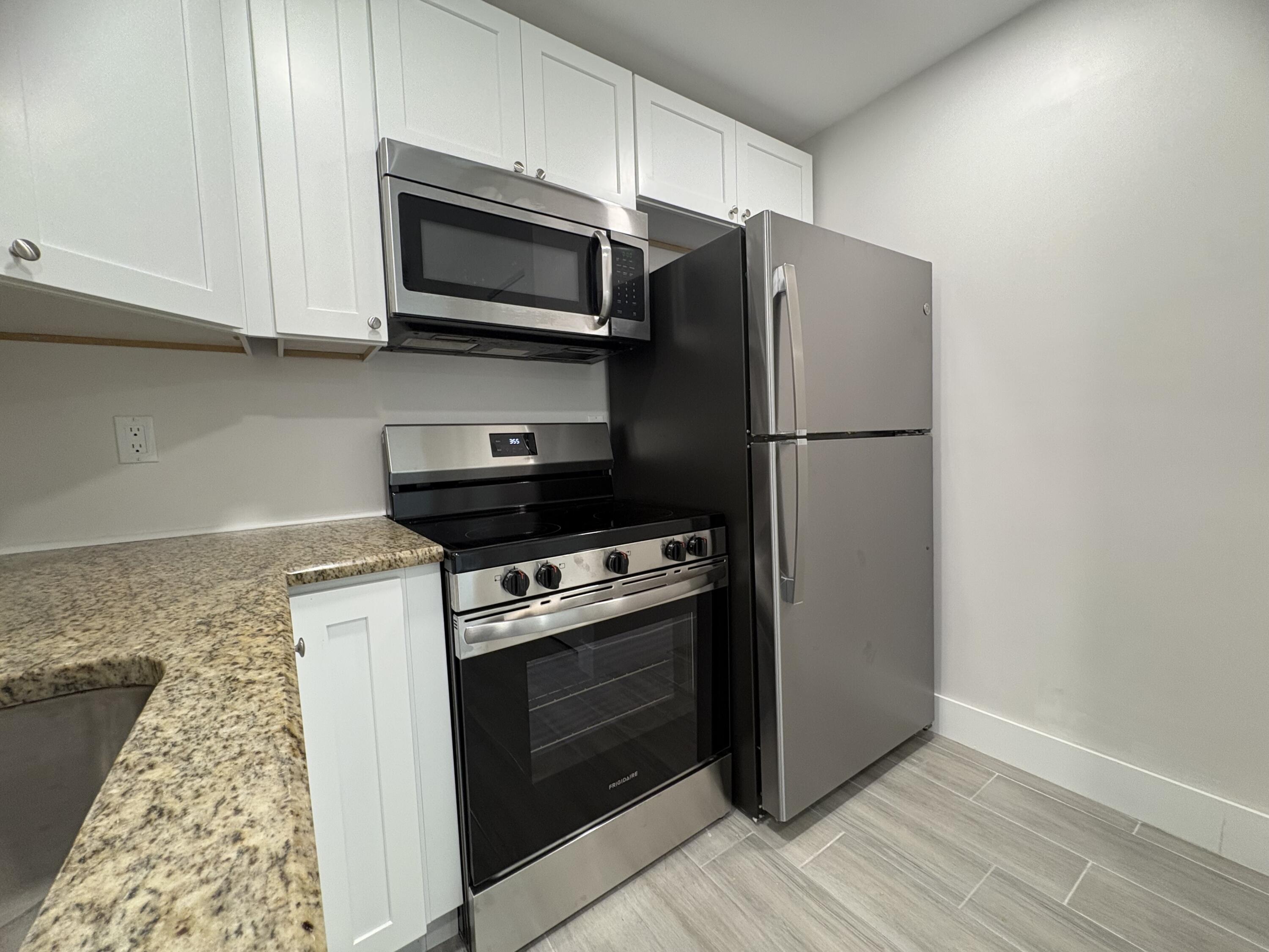 2202 Northeast 36th Street, Unit 17 Lighthouse Point, FL 33064 - Photo 12 of 28 Kitchen