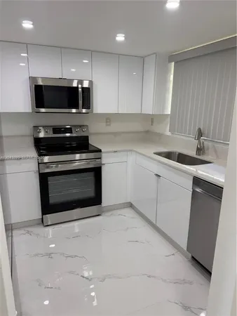 $2,700 | 11123 Northwest 7th Street, Unit 1034, Miami, FL 33172
