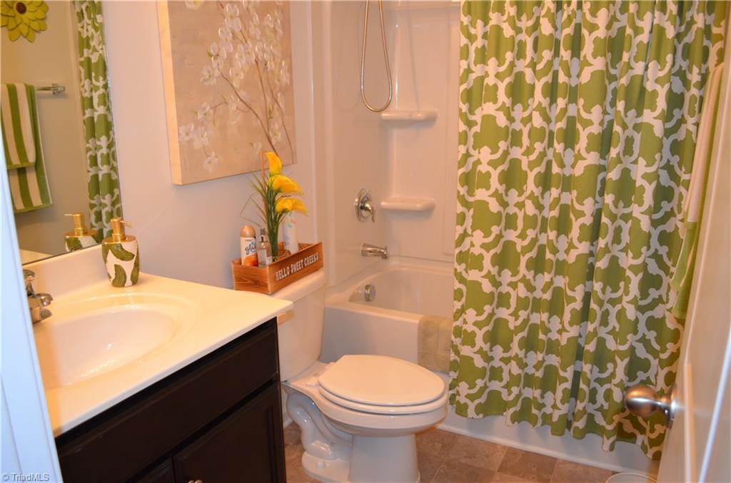 4688 Heatherly Road Winston-Salem, NC 27105 - Photo 9 of 17 Full bathroom.