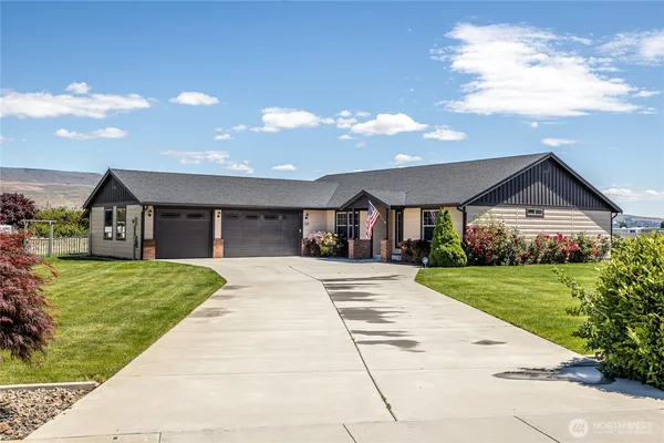 $750,000 | 229 Sun Valley Drive, Wenatchee, WA 98801