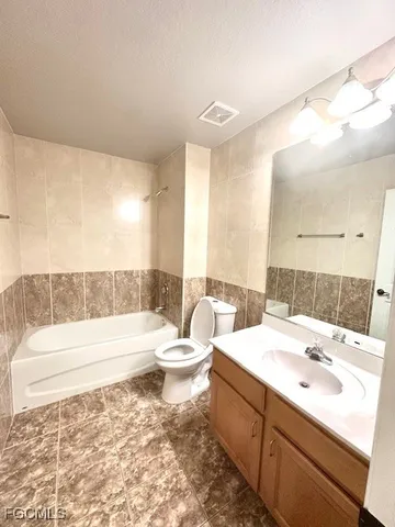 $229,900 | 12505 McGregor Boulevard, Unit 210B, Fort Myers, FL 33919