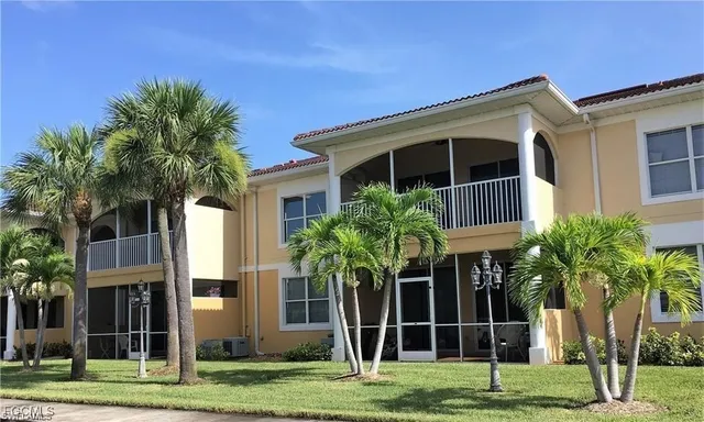 $229,900 | 12505 McGregor Boulevard, Unit 210B, Fort Myers, FL 33919
