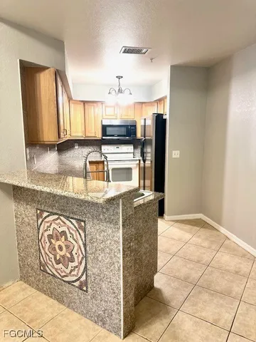 $229,900 | 12505 McGregor Boulevard, Unit 210B, Fort Myers, FL 33919