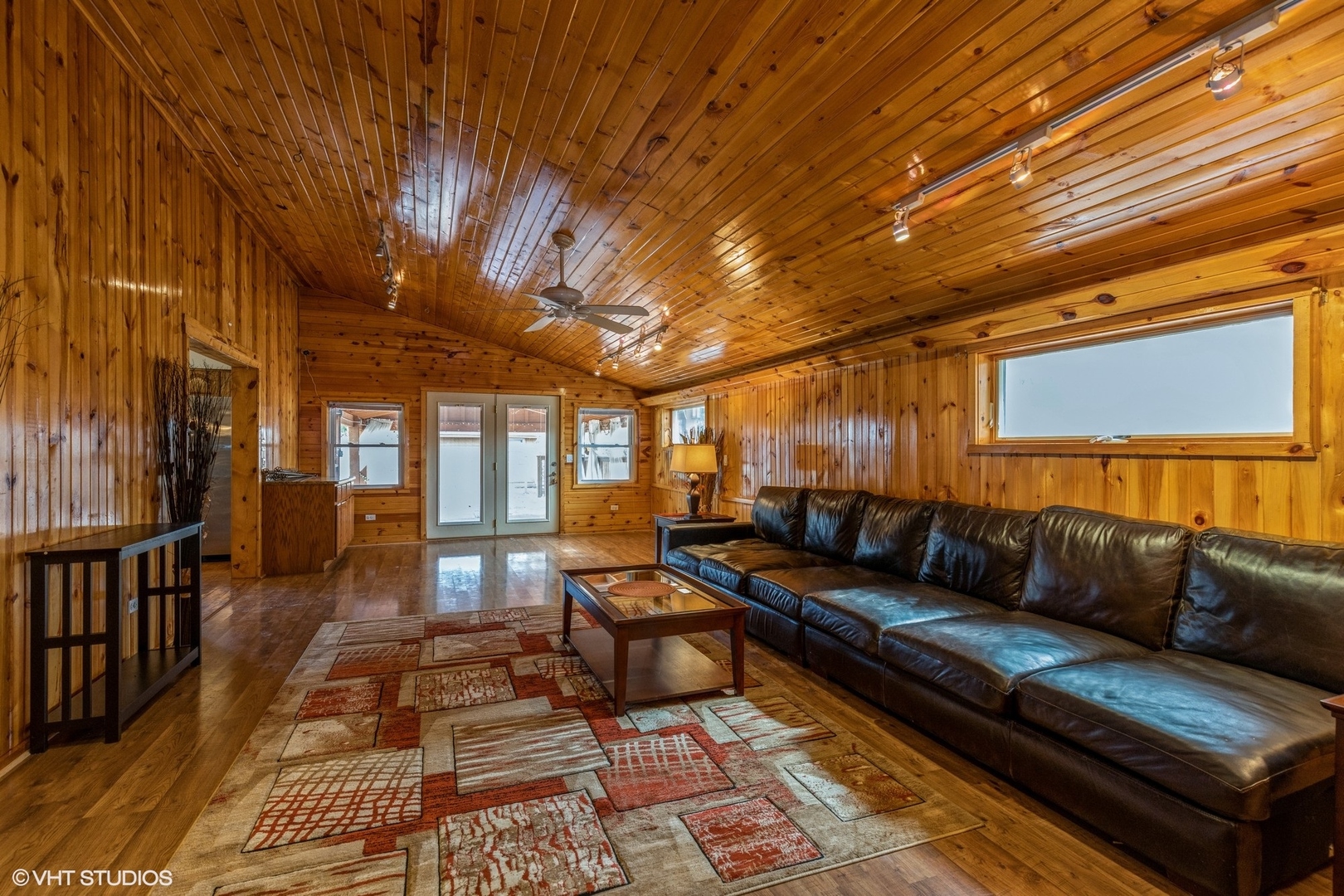 329 Killdeer Road Bloomingdale, IL 60108 - Photo 11 of 31 a living room with furniture