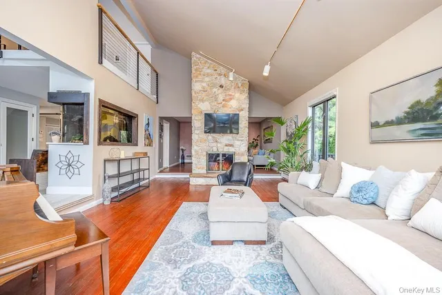 $1,289,900 | 16 Lady Godiva Way, New City, NY 10956