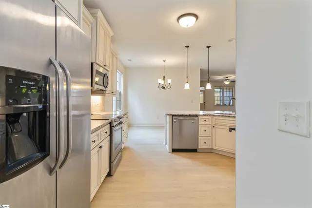 $459,900 | 19 Cloverfield Drive, Simpsonville, SC 29680