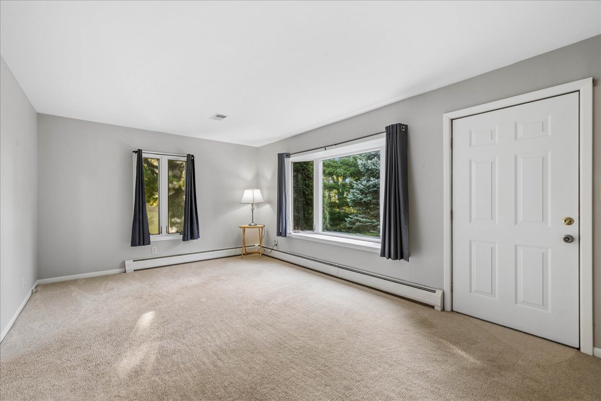 8014 West Hillside Road Crystal Lake, IL 60012 - Photo 9 of 32 Gallery Image 9