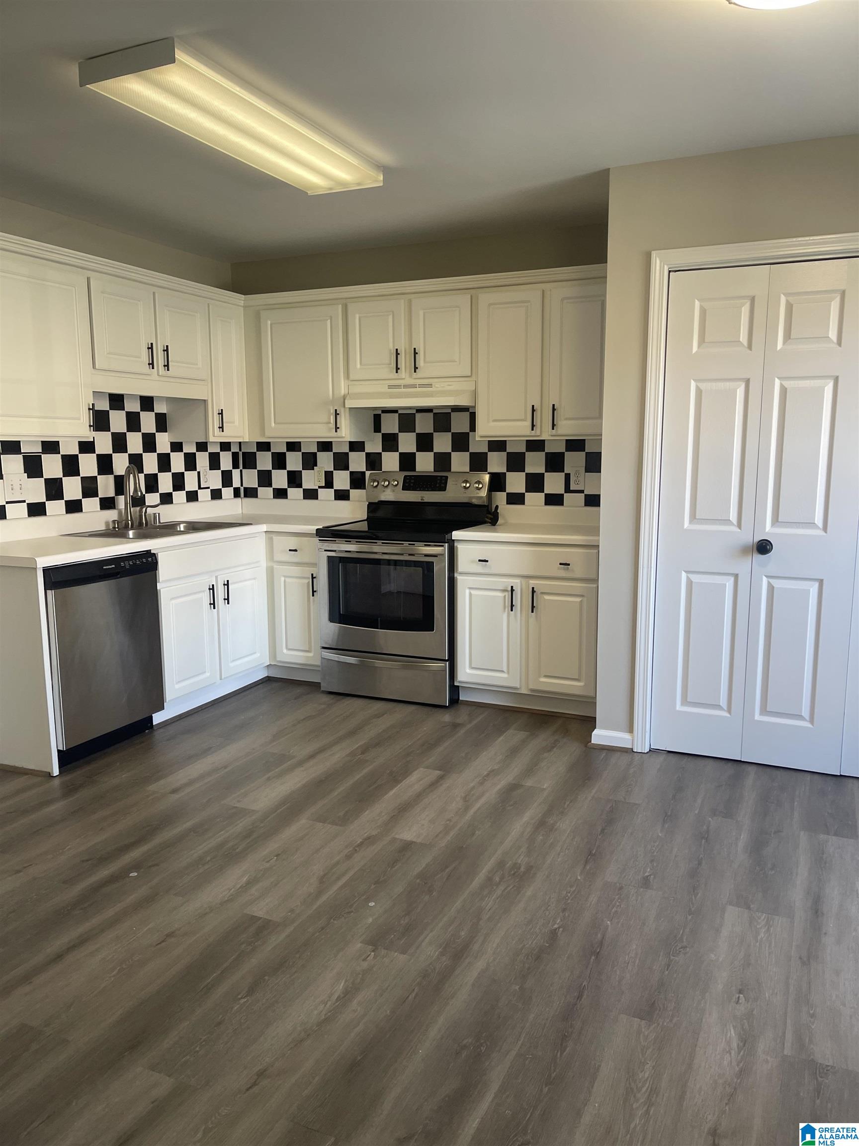 144 Rocky Ridge Drive Helena, AL 35080 - Photo 2 of 11