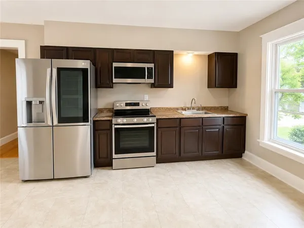 $1,350 | 1736 Portland Avenue, Irondequoit, NY 14617