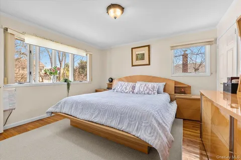 $988,000 | 20 Pickwick Drive West, Syosset, NY 11791