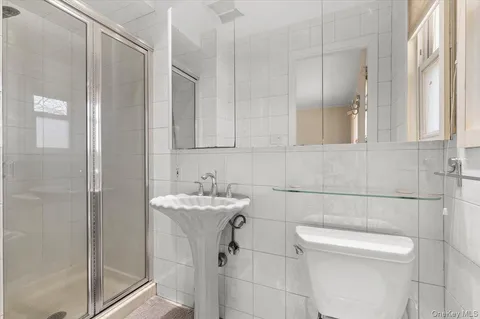 $988,000 | 20 Pickwick Drive West, Syosset, NY 11791