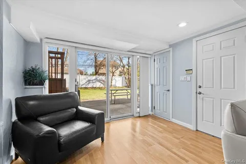 $988,000 | 20 Pickwick Drive West, Syosset, NY 11791