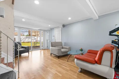 $988,000 | 20 Pickwick Drive West, Syosset, NY 11791