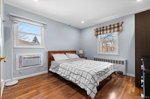 $988,000 | 20 Pickwick Drive West, Syosset, NY 11791