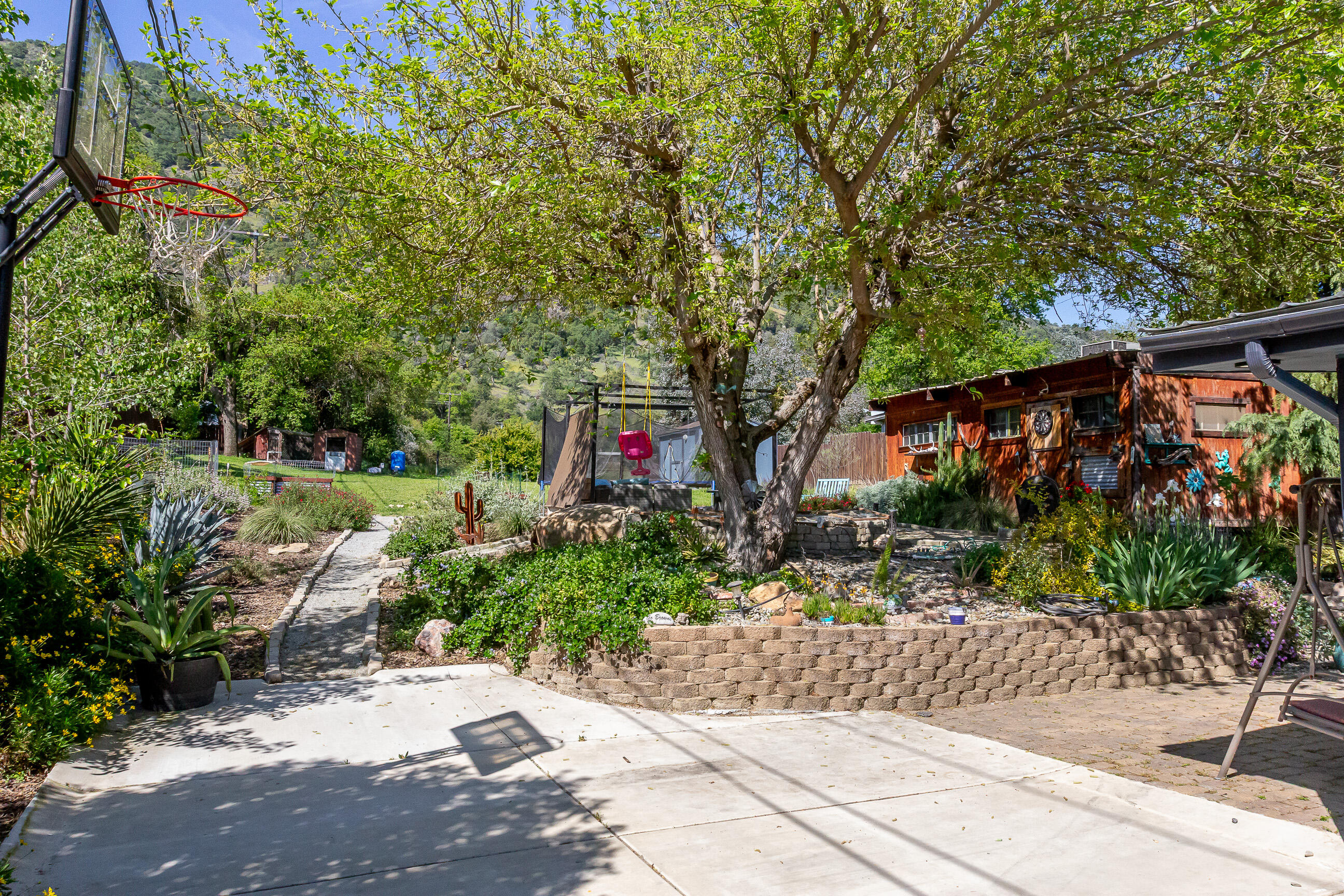 42729 North Fork Drive Three Rivers, CA 93271 - Photo 24 of 38 -