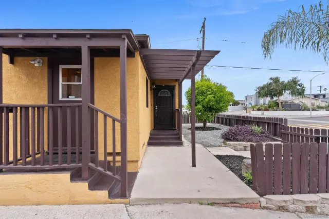 a view of a house with a small yard and plants