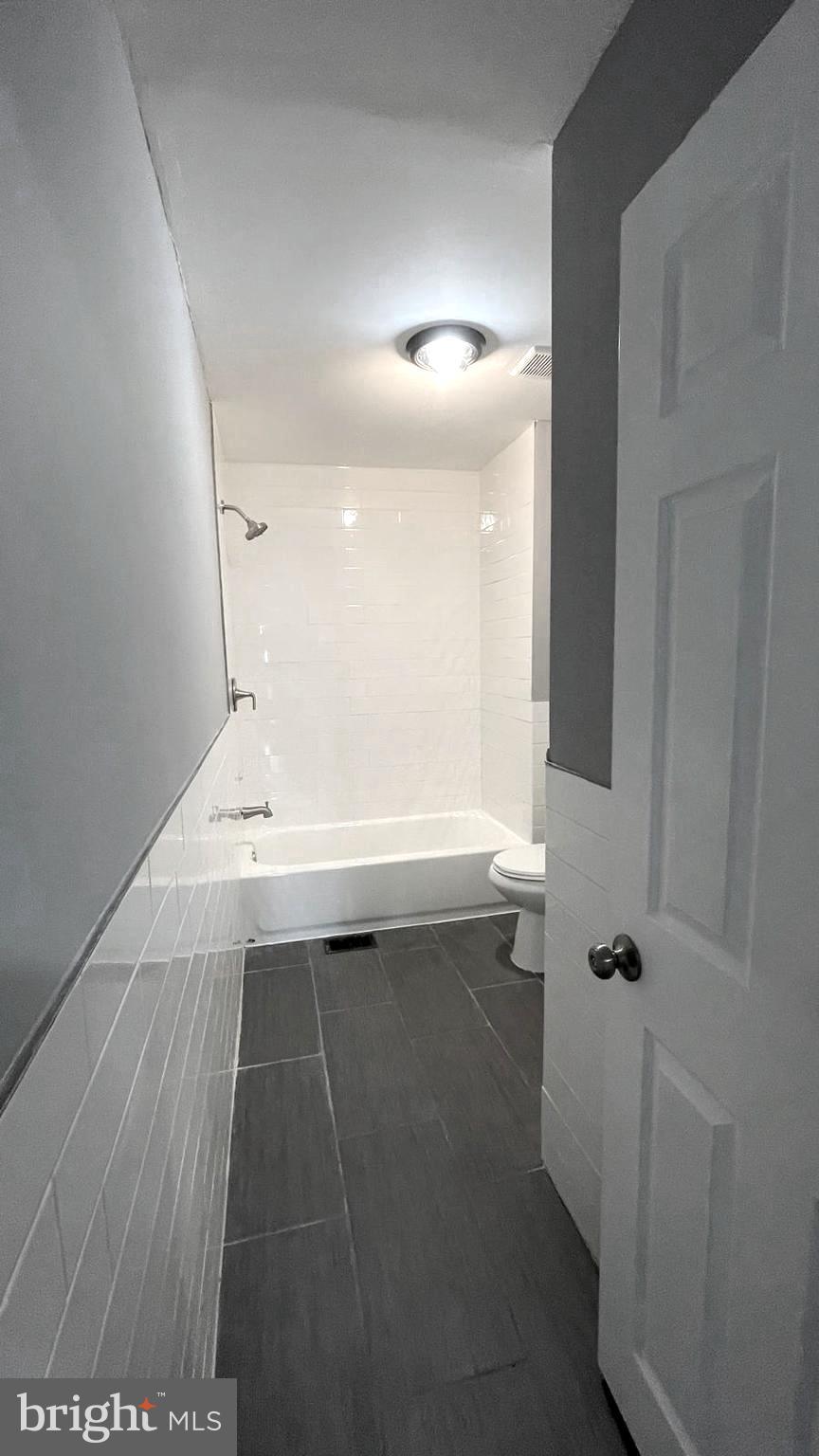 1340 West 7th Street Chester, PA 19013 - Photo 13 of 26 en bathroom with a tub shower and sink