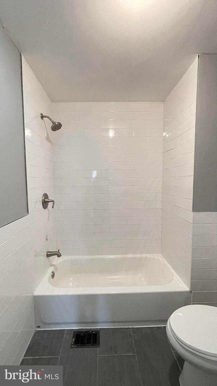 1340 West 7th Street Chester, PA 19013 - Photo 15 of 26 a bathroom with a bathtub and a toilet