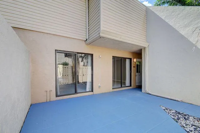 $2,000 | 612 Executive Center Drive, Unit 103, West Palm Beach, FL 33401