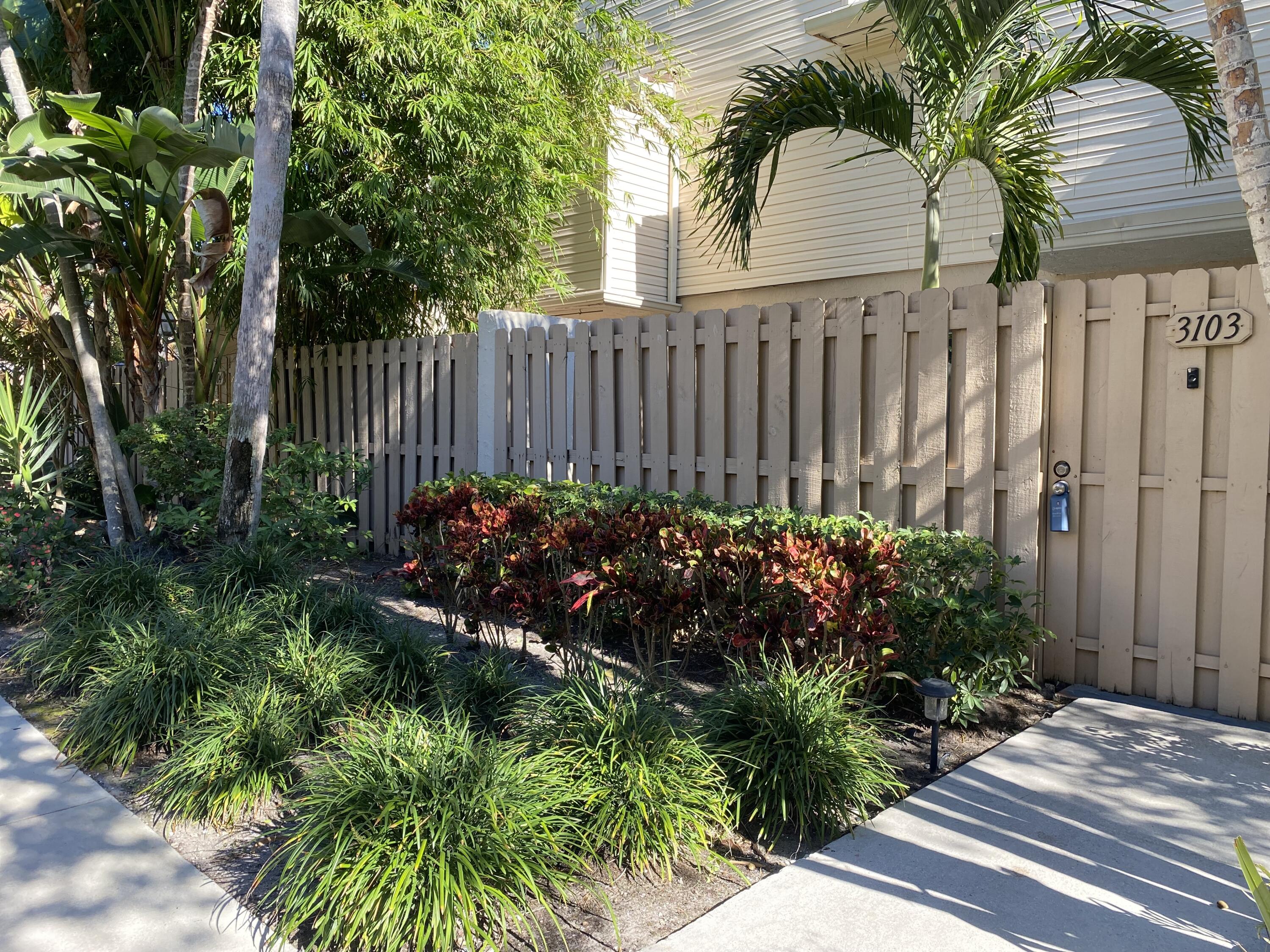 612 Executive Center Drive, Unit 103 West Palm Beach, FL 33401 - Photo 15 of 28 Front Entrance