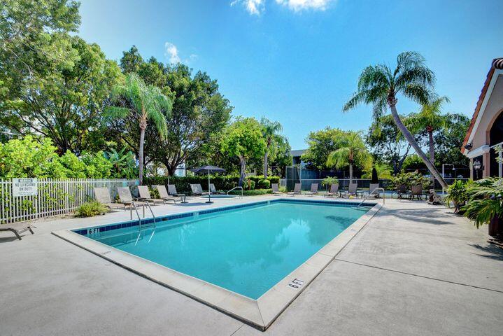 612 Executive Center Drive, Unit 103 West Palm Beach, FL 33401 - Photo 22 of 28 Pool