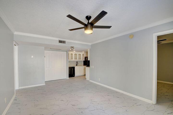 612 Executive Center Drive, Unit 103 West Palm Beach, FL 33401 - Photo 3 of 28 Living Room