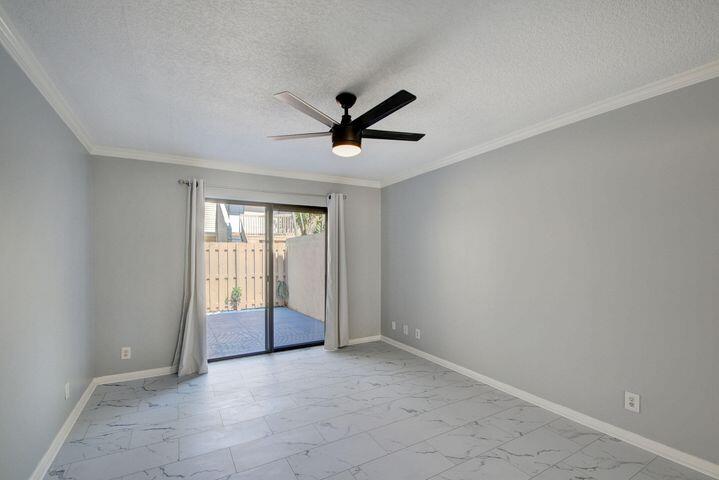612 Executive Center Drive, Unit 103 West Palm Beach, FL 33401 - Photo 5 of 28 Living Room