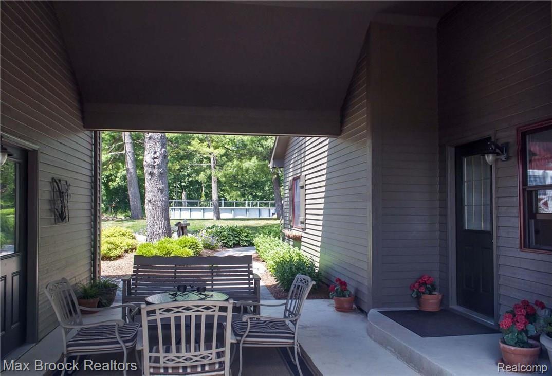 2592 Hadley Road Lapeer, MI 48446 - Photo 8 of 68 3A.jpg