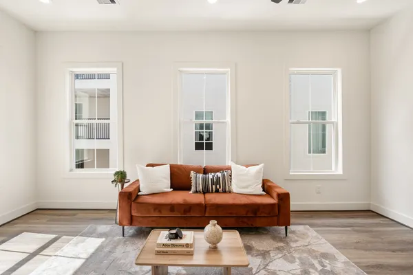 $618,000 | 1142 West 16th Street, Houston, TX 77008