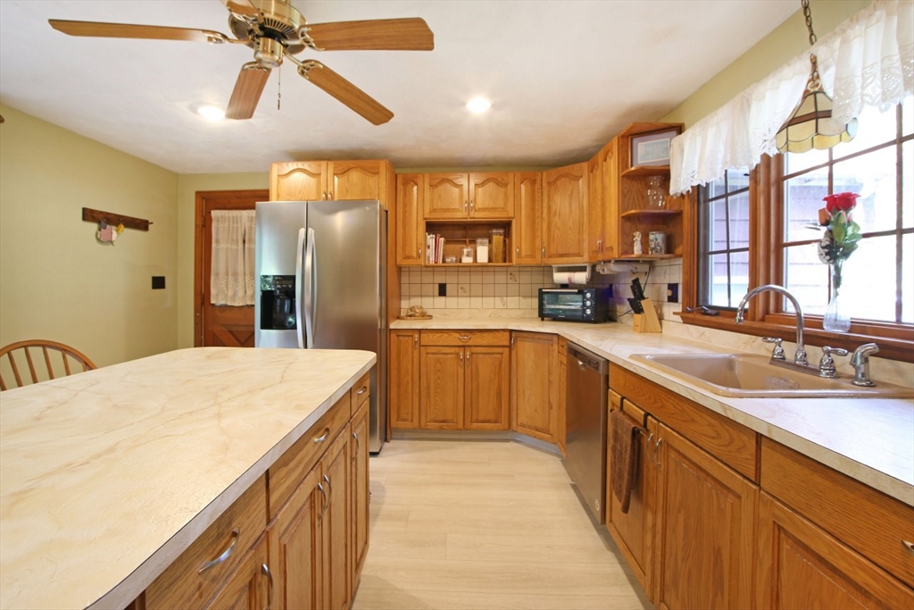 29 Russet Road Billerica, MA 01821 - Photo 19 of 30 Gallery Image 19