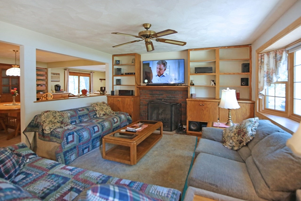 29 Russet Road Billerica, MA 01821 - Photo 4 of 30 Gallery Image 4