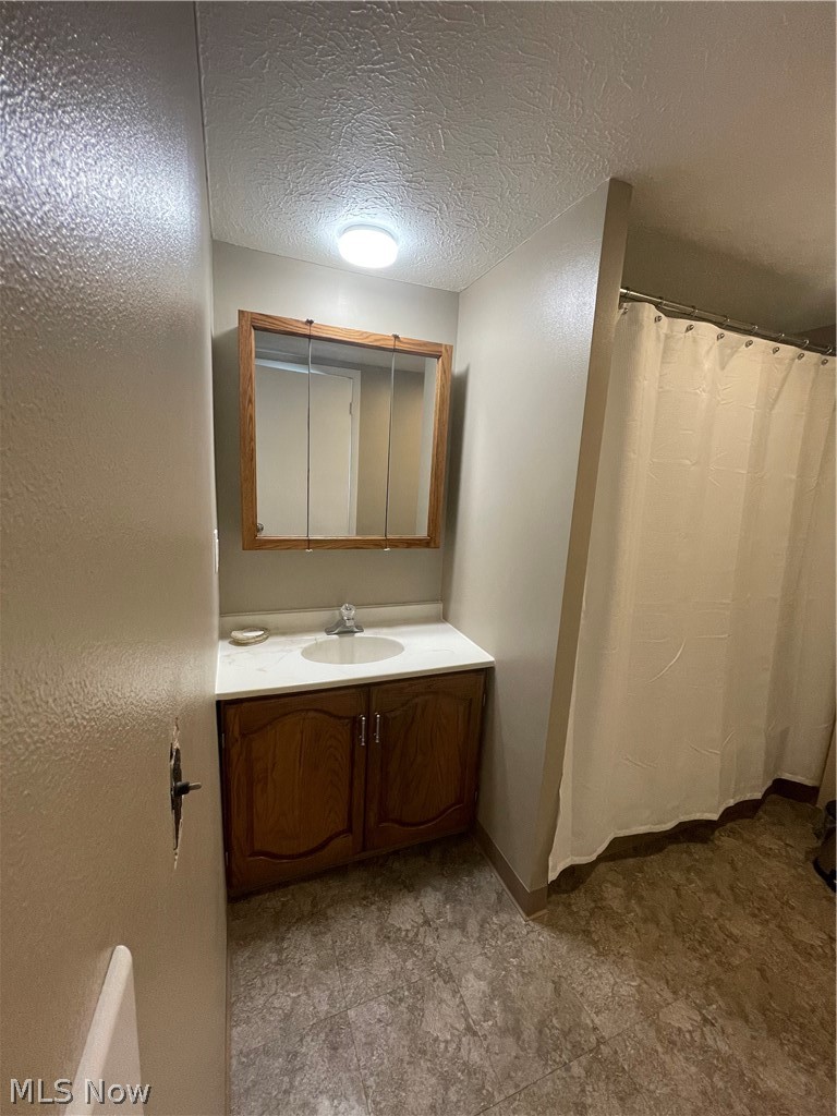 29317 Oakdale Road Willowick, OH 44095 - Photo 22 of 33 Master Bath