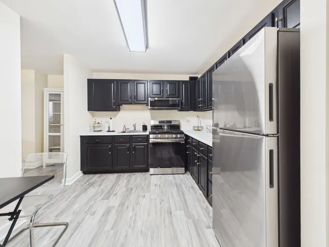 $60,000 | 4800 South Lake Park Avenue, Unit 909A, Chicago, IL 60615