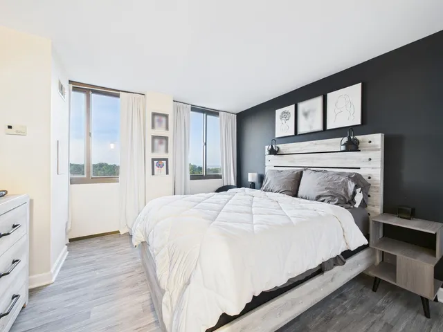 $60,000 | 4800 South Lake Park Avenue, Unit 909A, Chicago, IL 60615