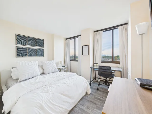 $60,000 | 4800 South Lake Park Avenue, Unit 909A, Chicago, IL 60615