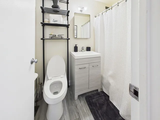 $60,000 | 4800 South Lake Park Avenue, Unit 909A, Chicago, IL 60615