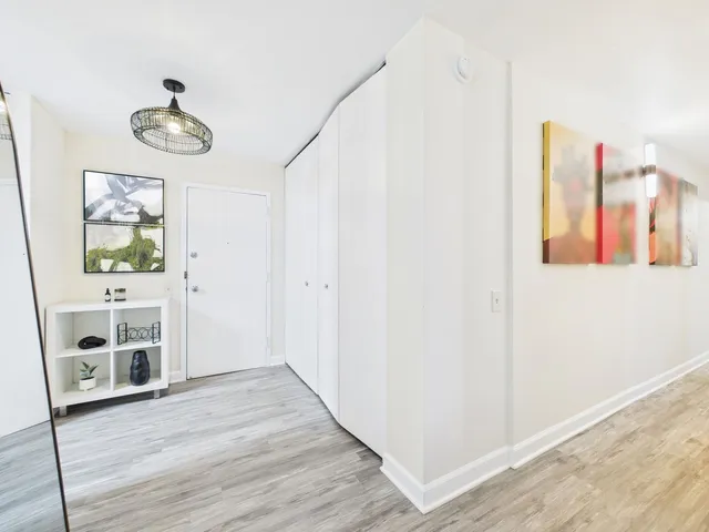 $60,000 | 4800 South Lake Park Avenue, Unit 909A, Chicago, IL 60615