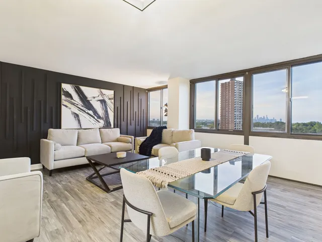 $60,000 | 4800 South Lake Park Avenue, Unit 909A, Chicago, IL 60615