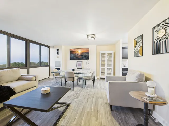 $60,000 | 4800 South Lake Park Avenue, Unit 909A, Chicago, IL 60615